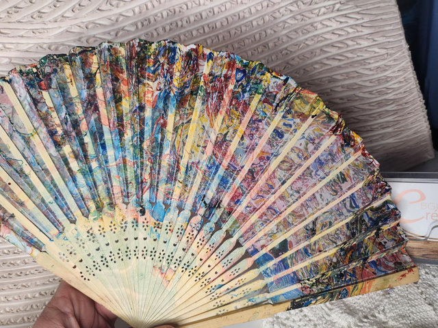 Eventail multicolore