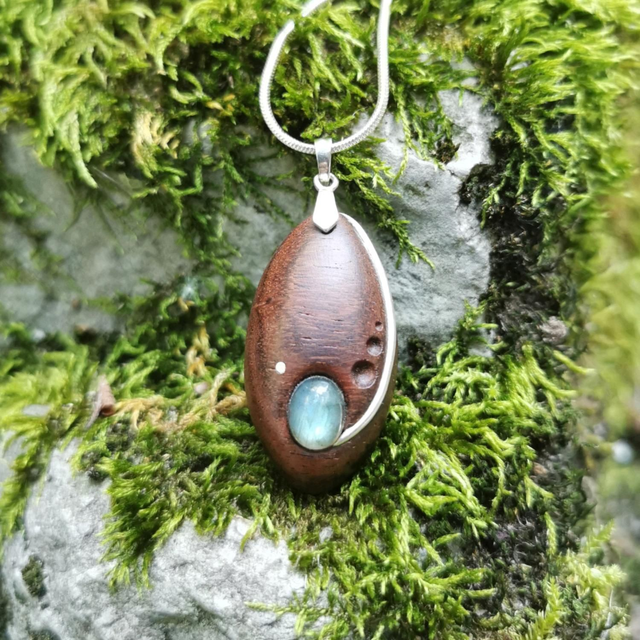 Pendentif en Bois de Palissandre d'Amazonie, Labradorite et Argent