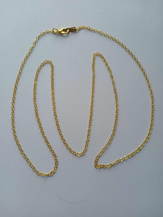 Pendentif cœur en noyer – bijou artisanal en bois