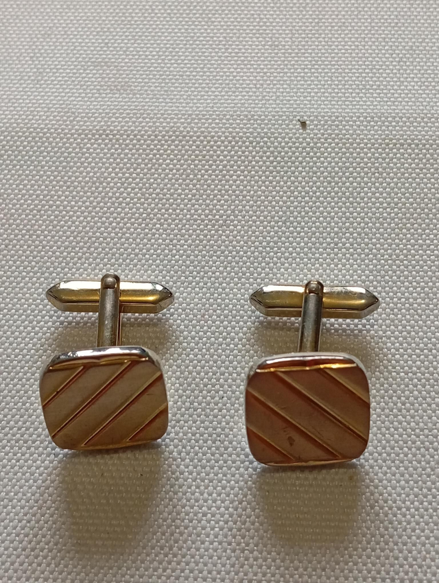 Boutons de manchettes dorés carrés traits obliques