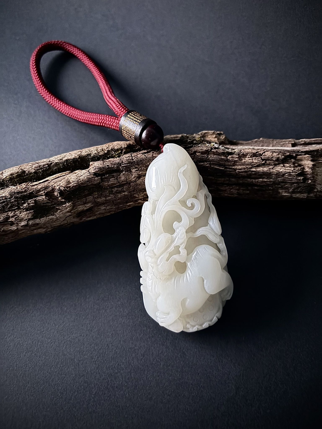 Objet en jade sculpté en forme de Pixiu