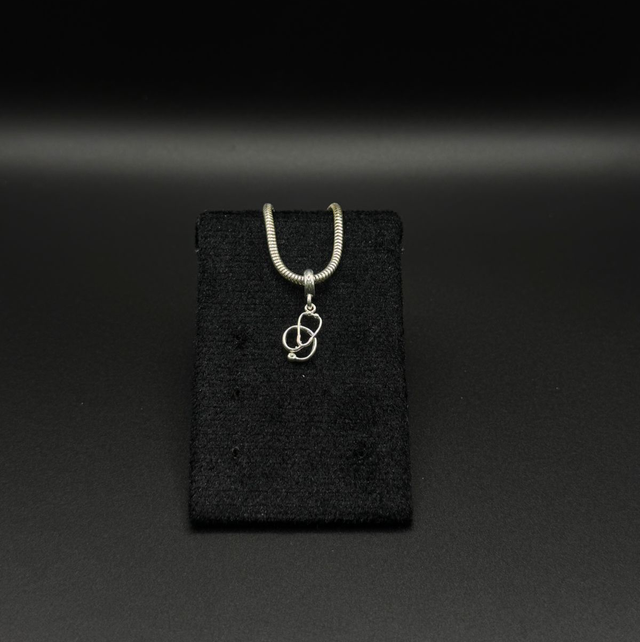 Berloque prata estetoscópio