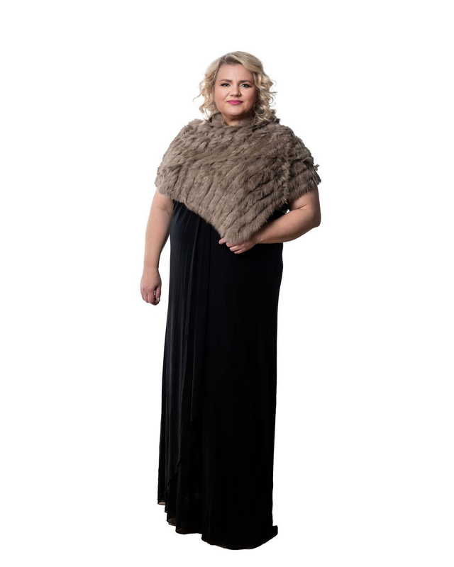 Rosenvinge turkisponcho värissä nougat - yksi koko - kaninturkista (ruokateollisuuden ylijäämää)