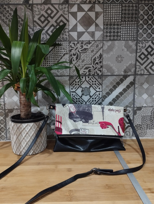 Sac à main bandoulière plié 