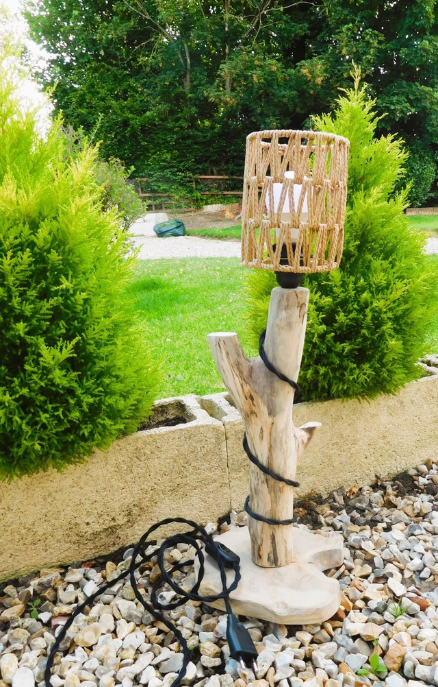 Lampe en bois avec abat jours en corde 