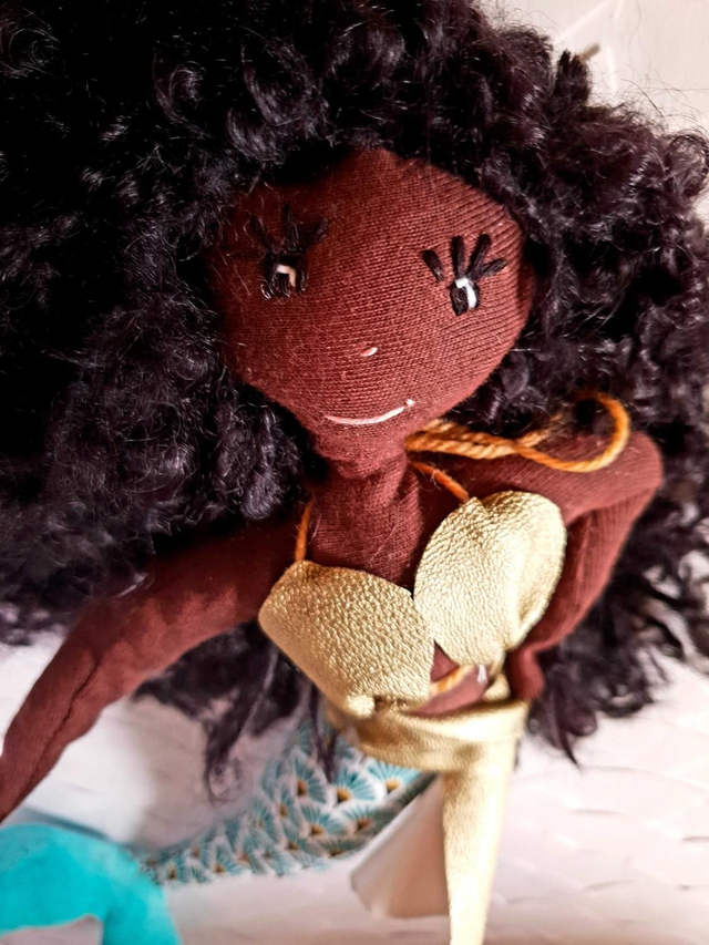 Poupée Mariam la sirène militante