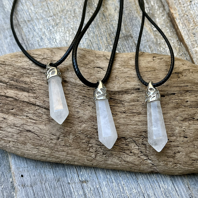 Kvartsi point -riipus 1kpl