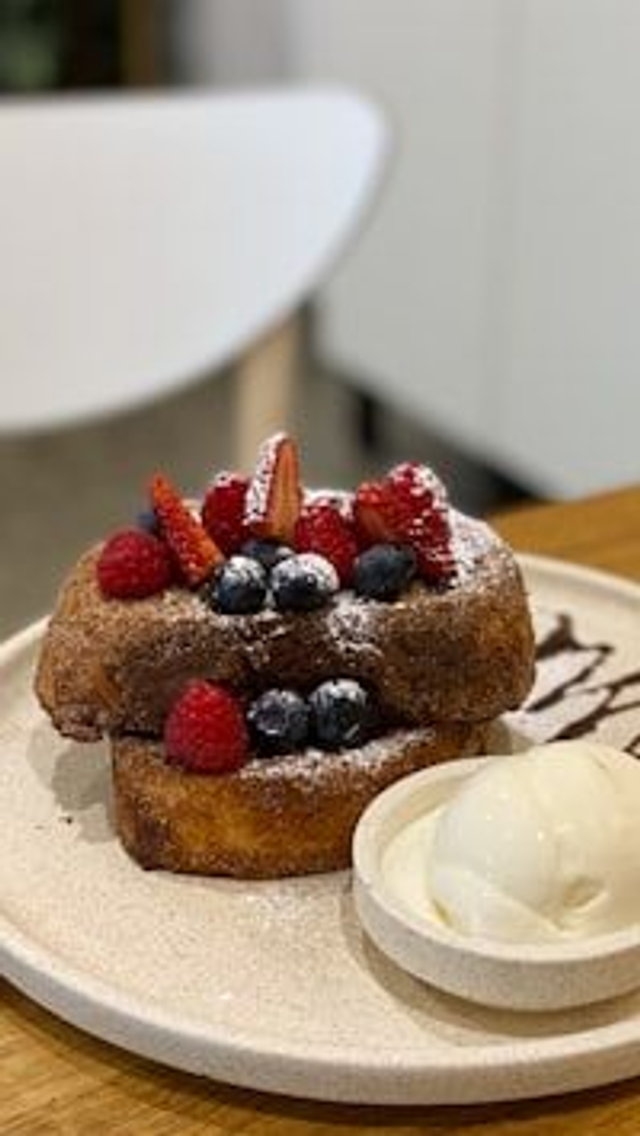 French Toast Mirtilli, Ricotta e sciroppo d’acero 