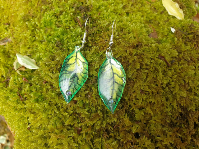 Boucles d'oreilles feuilles opalescentes