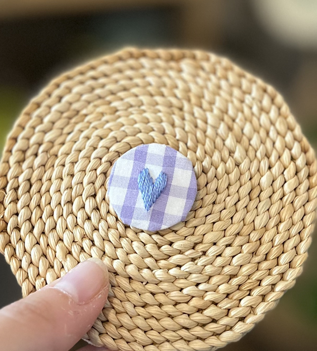 Pin’s coeur bleu/violet (vichy violet)