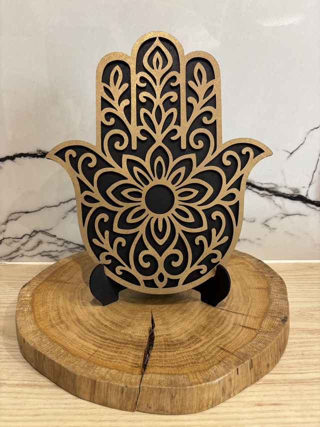 Grande main de Fatma Or sur Noir