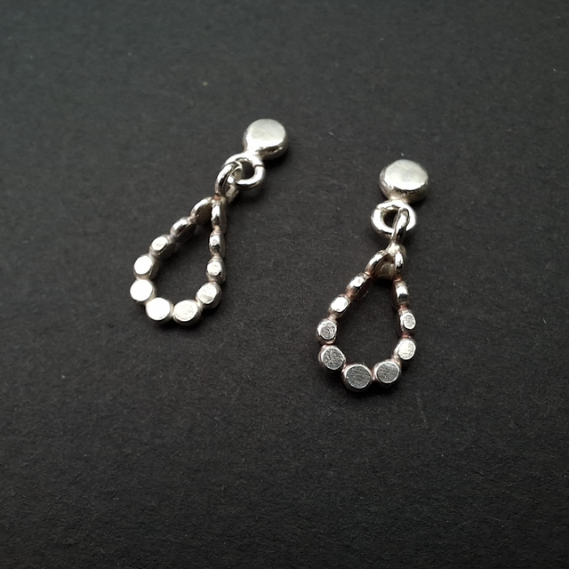 Zilveren druppel oorstekers klein