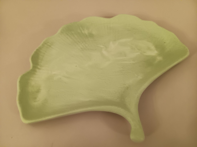 Soucoupe feuille de Ginkgo verte en Jesmonite