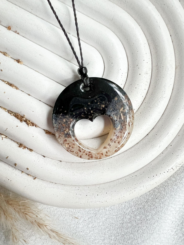 Colar Coração Vazado pra Harmonia e Paz