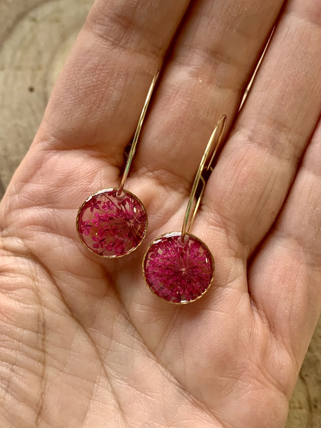 Roses : boucles d'oreilles créoles (dorées)