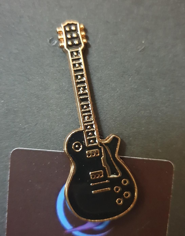 Electric Guitar Pin Badge 