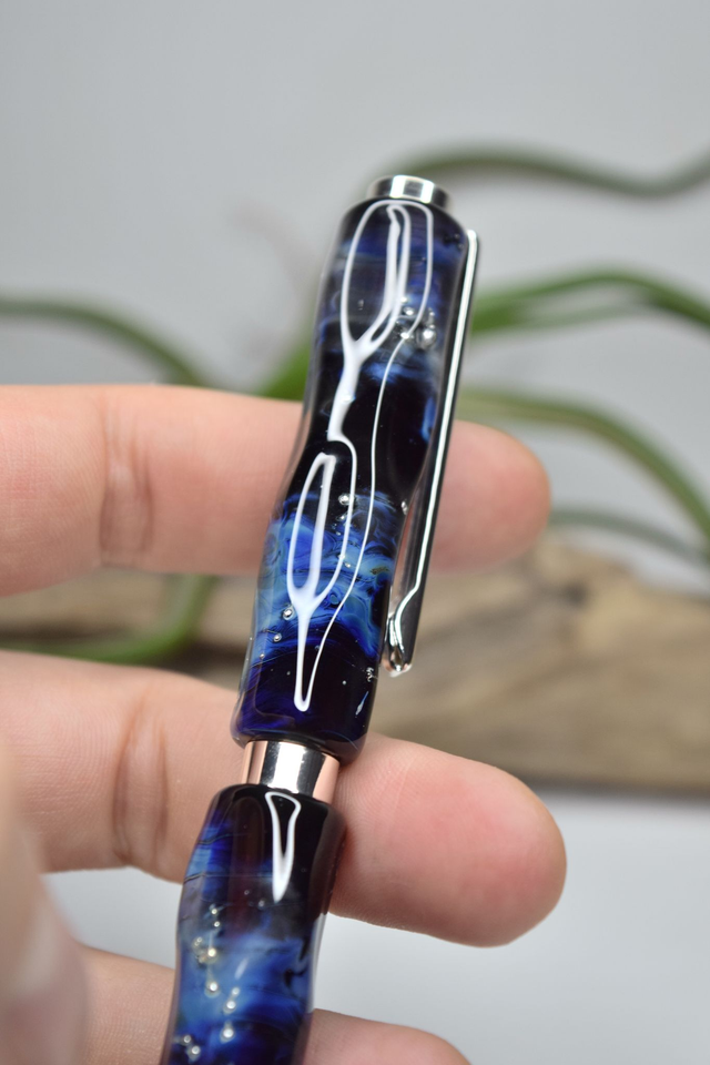 STYLO A BILLE FACETTES FIL D'ARGENT MONTURE ARGENT