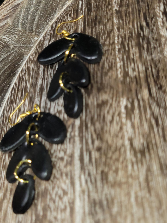 Clay earrings leafy ( black)