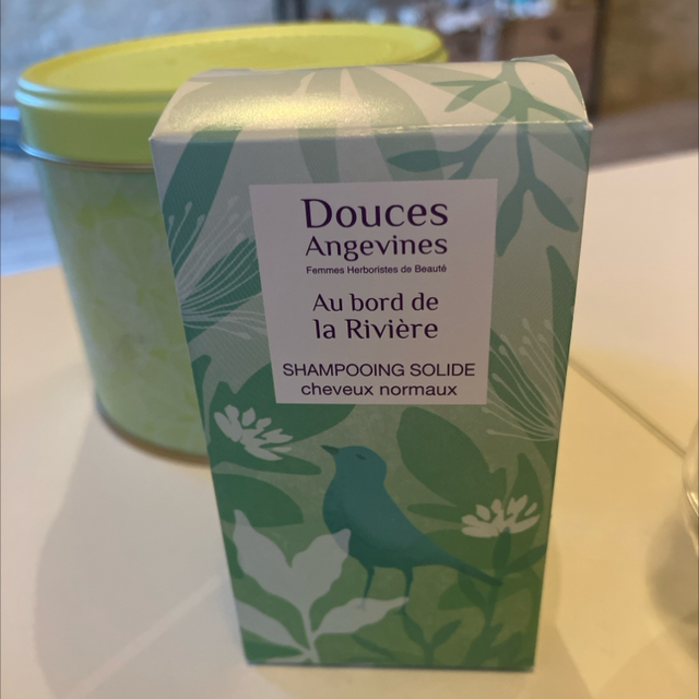 Shampoing Solide Au Bord de la rivière 