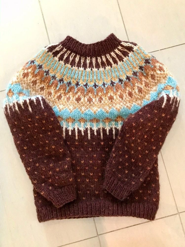 Føyka Polar Sweater Kit - Col 02 (Sheep Sorrel Álafosslopi) - Wool & Pattern - Linka Neumann