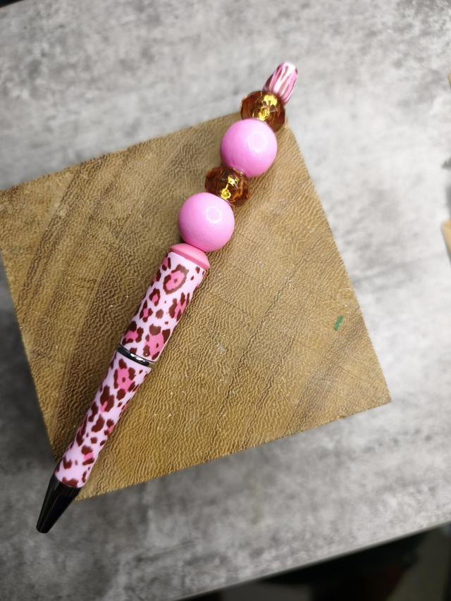 Stylo léopard rose
