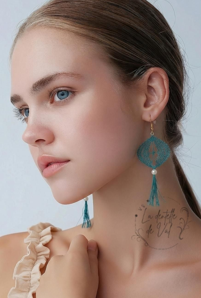 Boucles d'oreilles pendantes type japonisante couleur vert "canard"