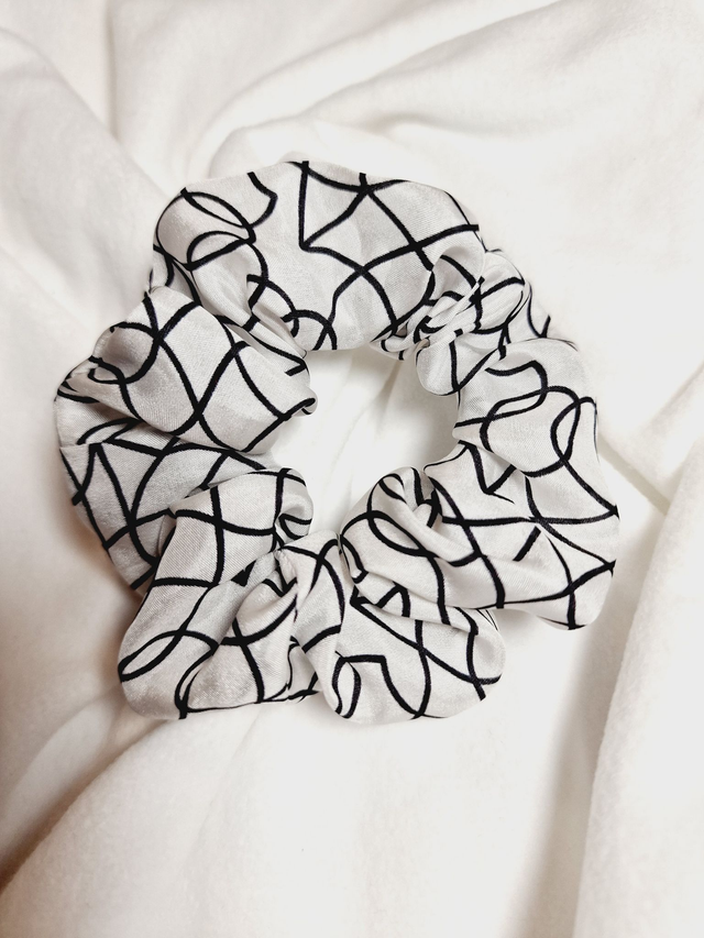 chouchou 100% soie black &amp; white