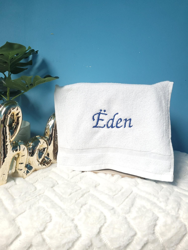 Serviette brodée ëden