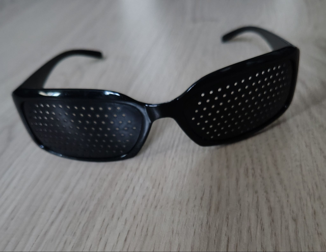 Lunettes sténopéïques - Allongée