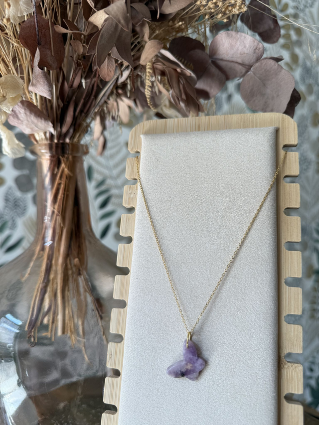 Collier Papillon en Lépidolite sur Chaine en Inox couleur dorée