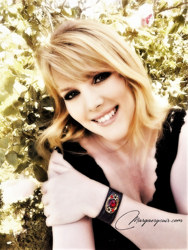 Bracelet en cuir à cabochon