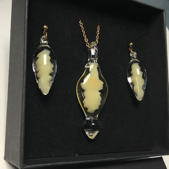 Parure pendentif et boucles d’oreilles réf PA 027