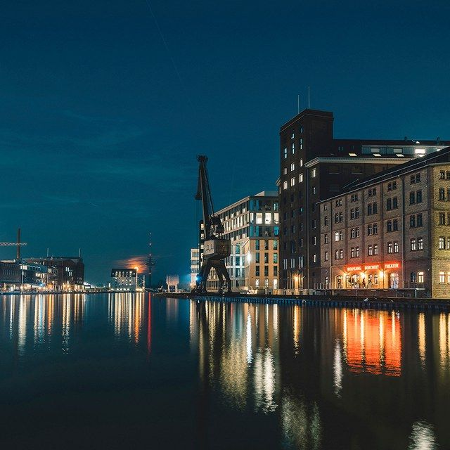 Hafen bei Nacht