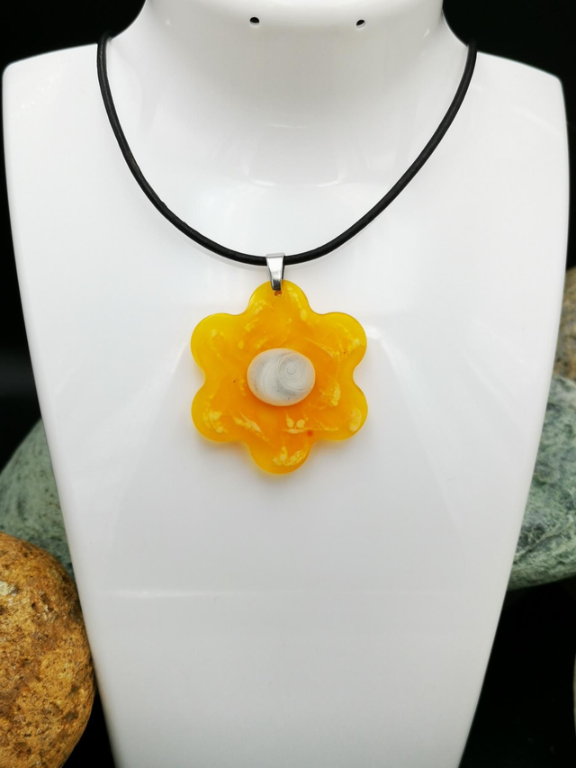 PEN-007 Collier fleur orange et blanc 