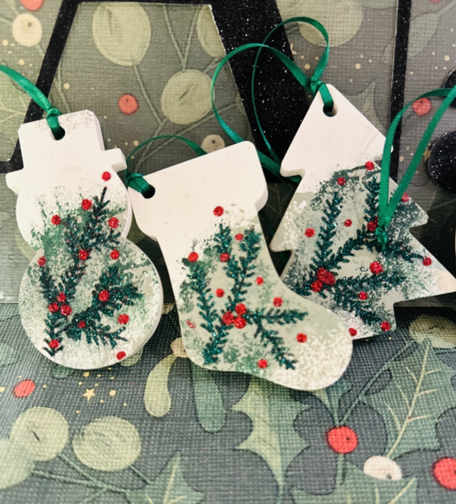 SET OF 5 BAUBLES PAINT & GLITTER