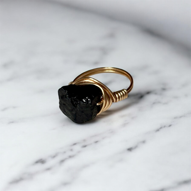 Pierścionek surowy turmalin rozmiar 11