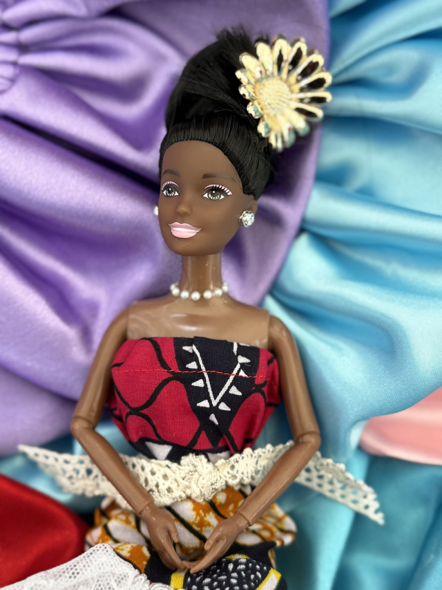 Poupée – Robe en Wax et dentelle - Fait main