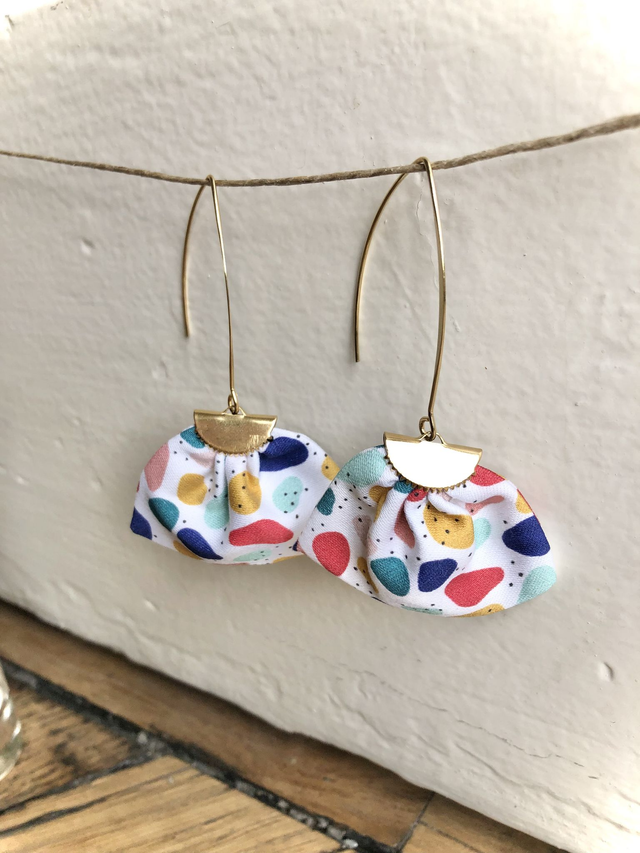 Boucles d&#039;oreilles -  LONGUES JELLY BEANS - fond blanc