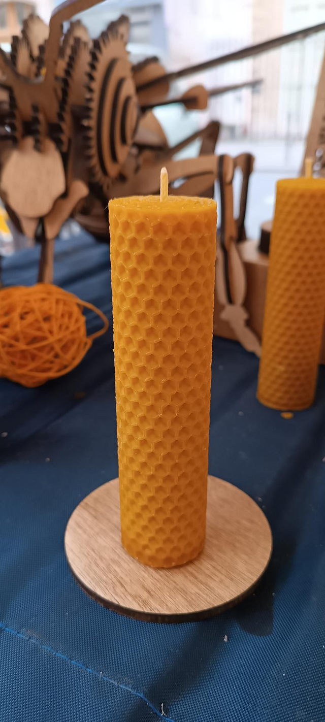 Une grande bougies 6~7h  &quot;Le Saint des Abeilles