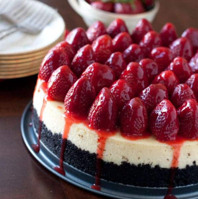 FAMILY DEAL X 4 TUESDAY - STRAWBERRIES CHEESECAKE 