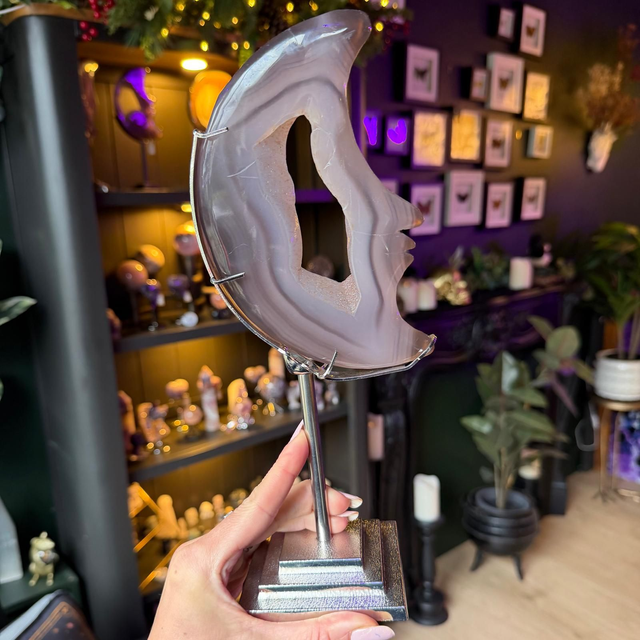 Agate Man in the Moon Carving R54R6C