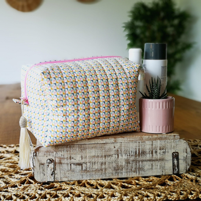 Toiletry Bag Quilted - Pastel Geometric