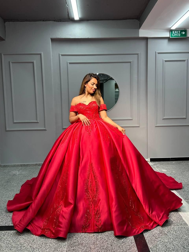 Robe de Mariée Princesse Rouge Satin avec Paillettes 