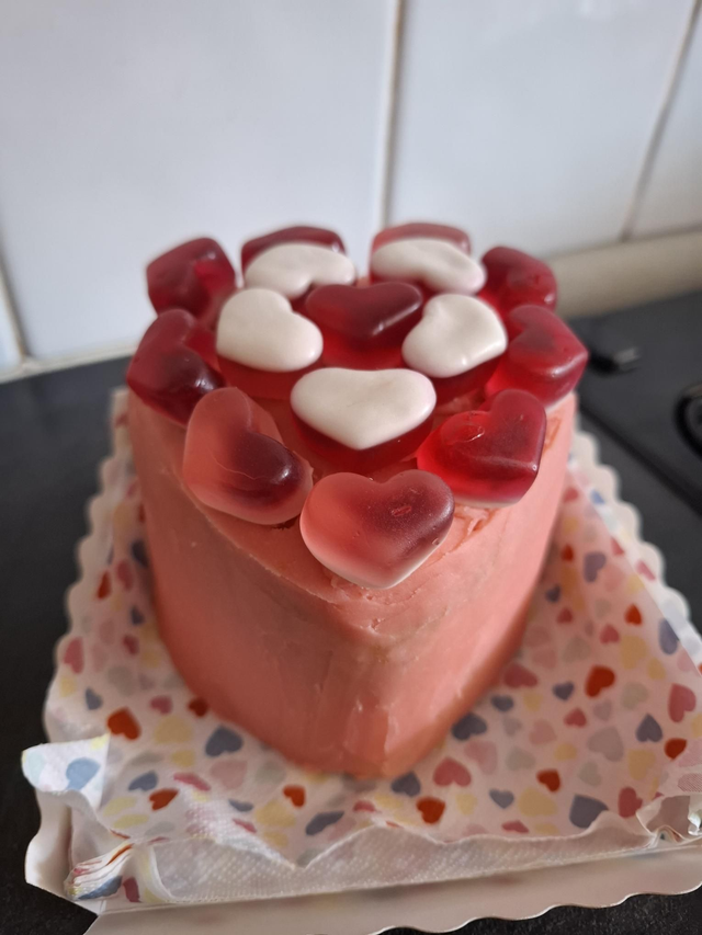 Vanilla Sponge with pink butter icing 