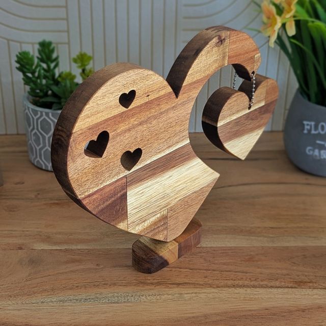 Coeurs suspendus en acacia