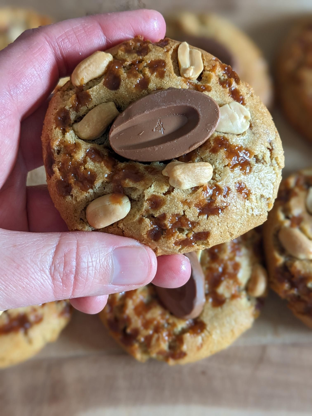 Cookie Cacahuètes torréfiées/chocolat lait Caramelia/éclats de caramel beurre salé 