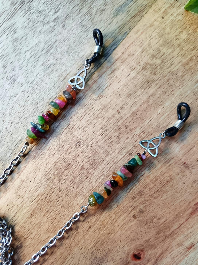 Chaine de lunettes WITCHY Intemporelle (tourmaline multicolore et nœud trinité)