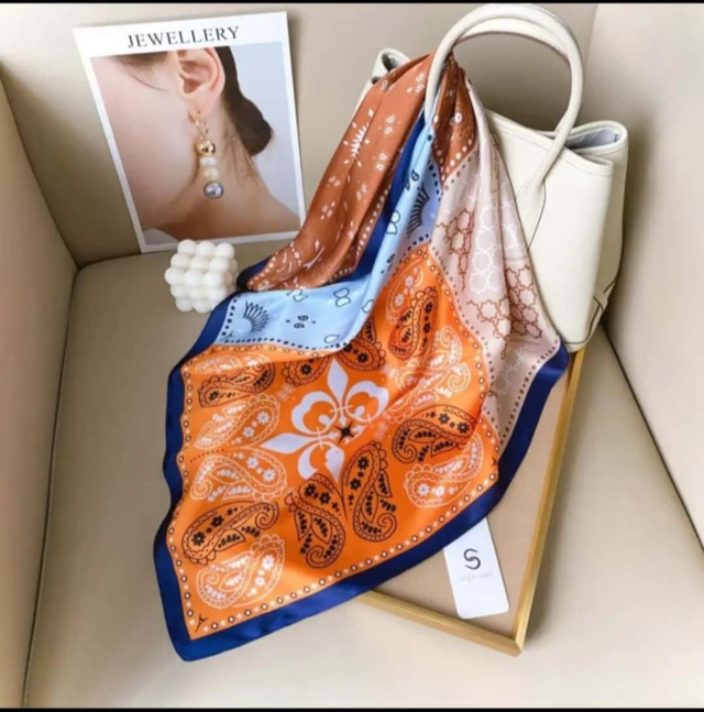 Carre de soie ref463/1