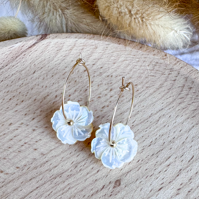 Boucles d’oreilles Mini Fleur de Nacre Blanche