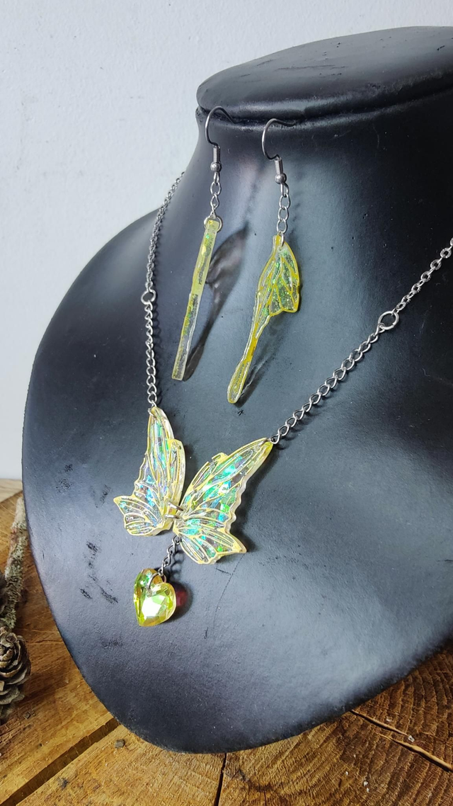 Parure Ailes de papillon féerique et boucle d&#039;oreilles assorties modèle or et vert